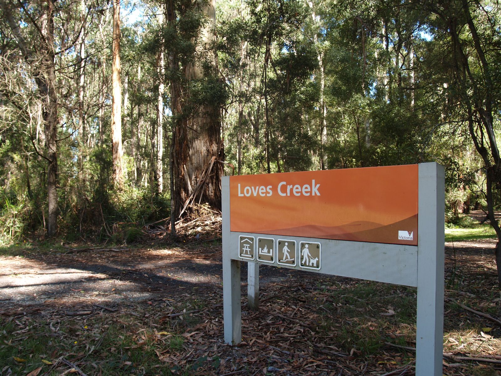 A sign for Loves Creek picnic area